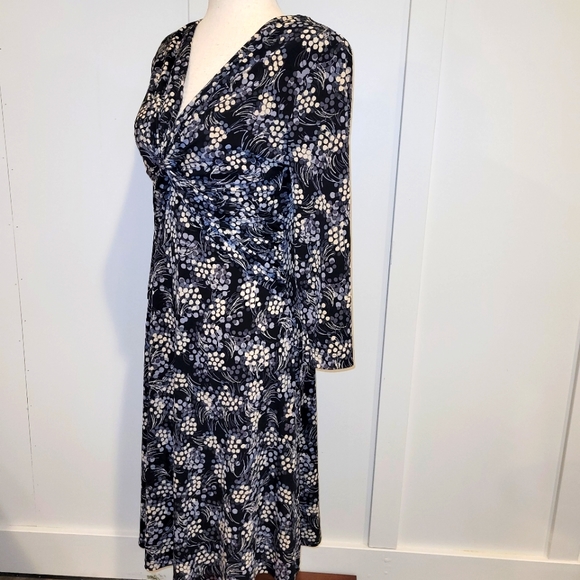 GNW Empire forward Dress with Rouching Size 8 Black Gray Cream Pattern - Picture 3 of 11